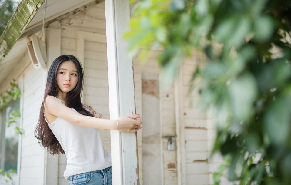 一股怒气自胸腔里喷薄而出，此刻他能够体会那些将士心中的愤怒与憋屈了，自己在前线舍生忘死，刘璋却在这里搞他家人，刘璝怒喝一声，就要冲进去杀了这对狗男女。